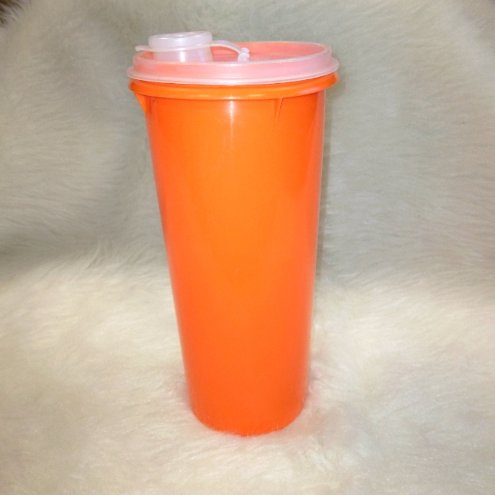 Vintage Tupperware Beverage Handolier with lid #262-13, orange